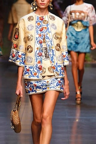 Αρχαιοελληνικά σχέδια στον Dolce Gabbana.